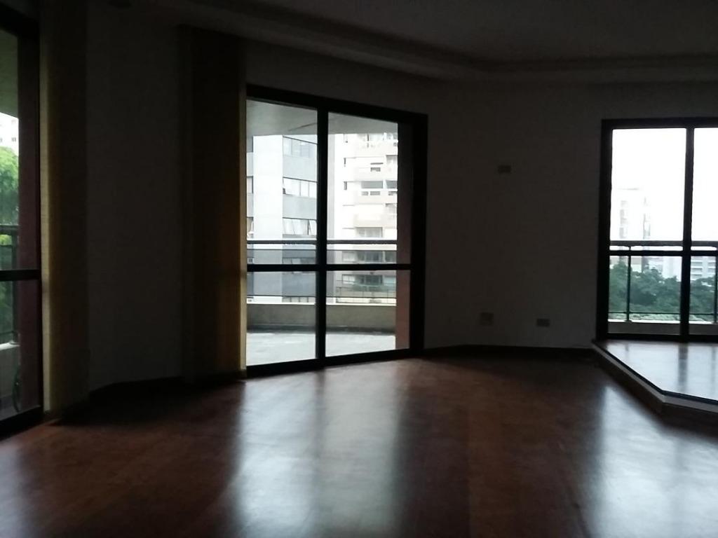 Apartamento à venda com 3 quartos, 155m² - Foto 2