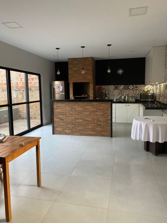 Casa à venda com 2 quartos, 150m² - Foto 2