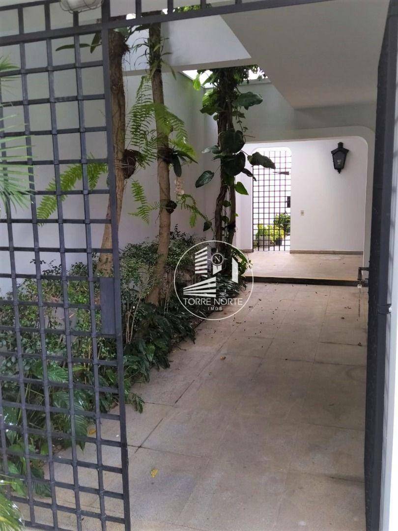 Casa à venda com 4 quartos, 300m² - Foto 2