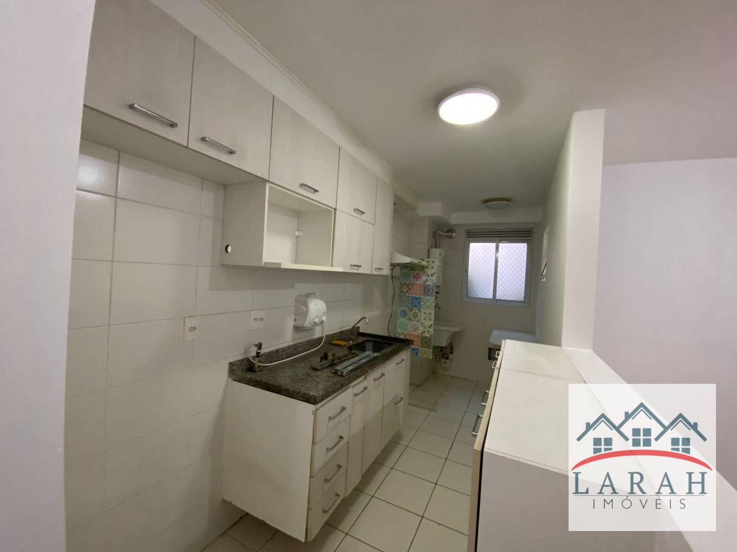 Apartamento à venda com 3 quartos, 70m² - Foto 2