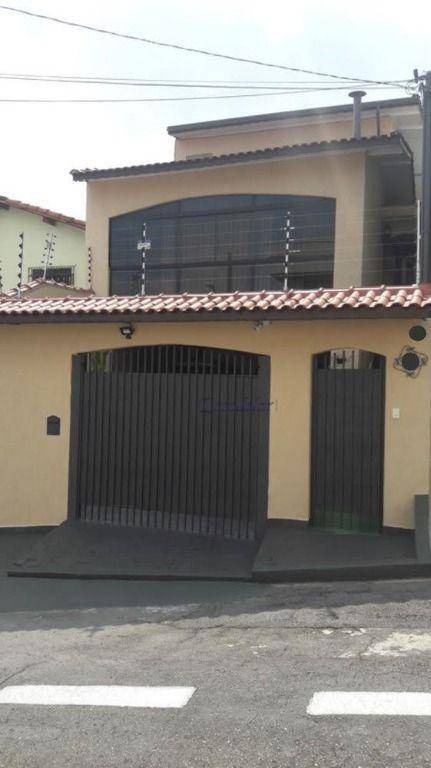 Sobrado à venda com 3 quartos, 220m² - Foto 1