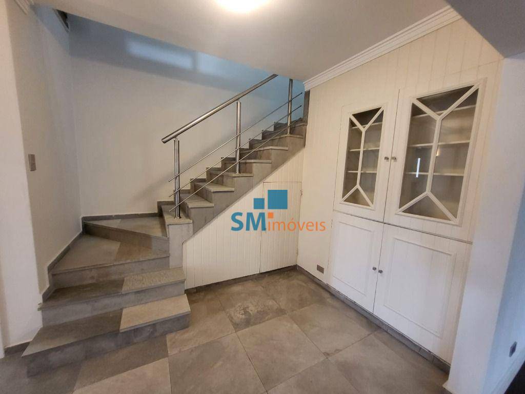 Sobrado à venda com 4 quartos, 230m² - Foto 1