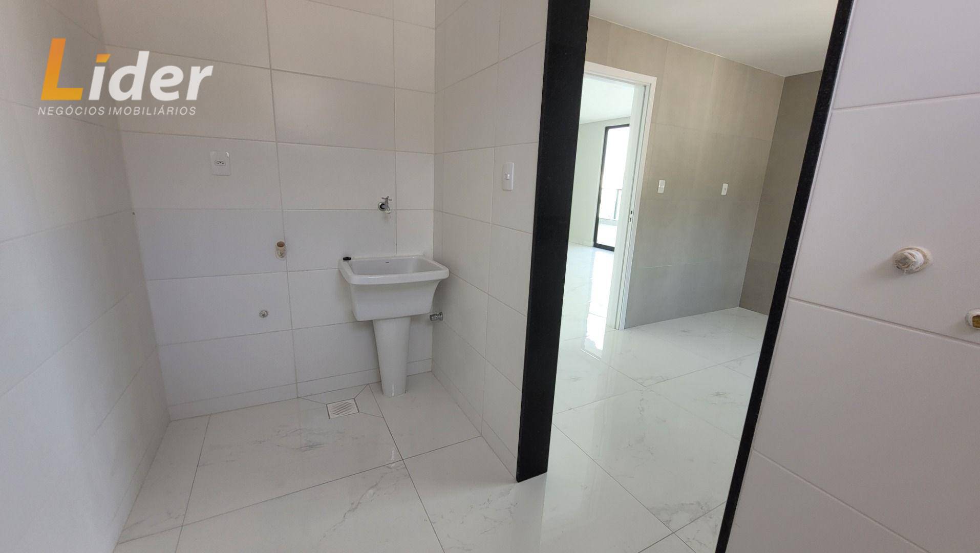 Cobertura à venda com 4 quartos, 220m² - Foto 13