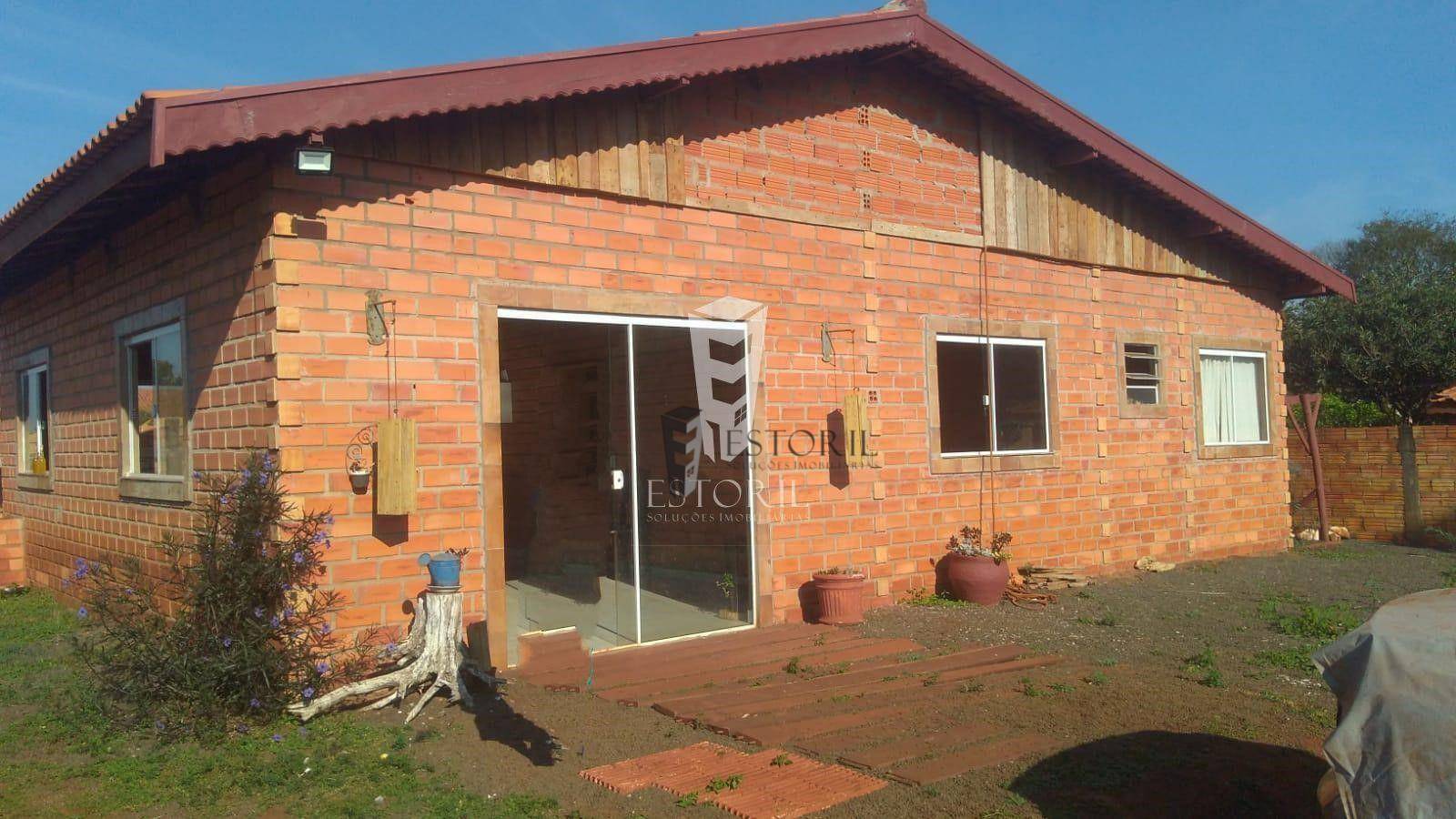 Casa à venda com 4 quartos, 100m² - Foto 1