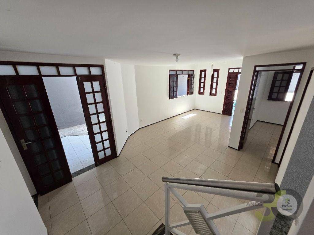 Casa, 4 quartos, 180 m² - Foto 1