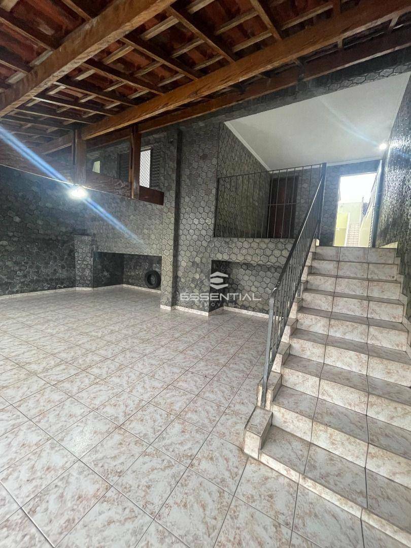 Casa à venda e aluguel com 3 quartos, 150m² - Foto 4