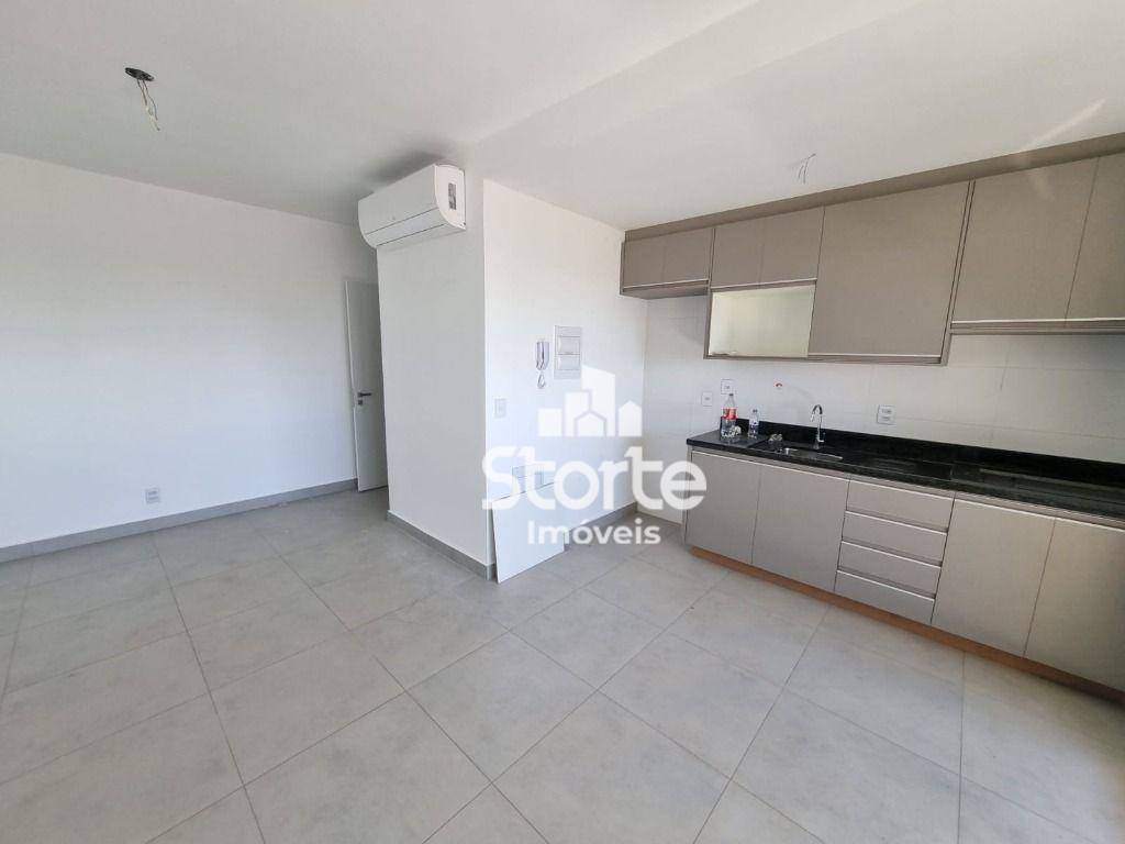 Apartamento à venda com 3 quartos, 81m² - Foto 2