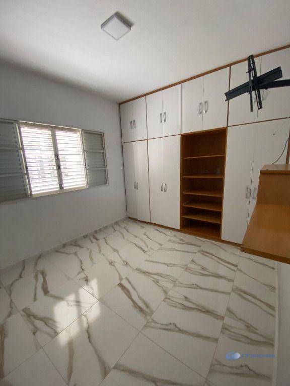 Casa à venda e aluguel com 3 quartos, 180m² - Foto 12