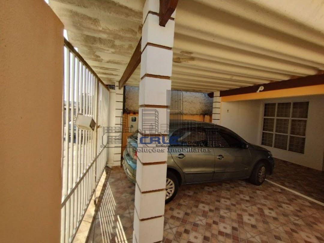 Casa à venda com 4 quartos, 162m² - Foto 1