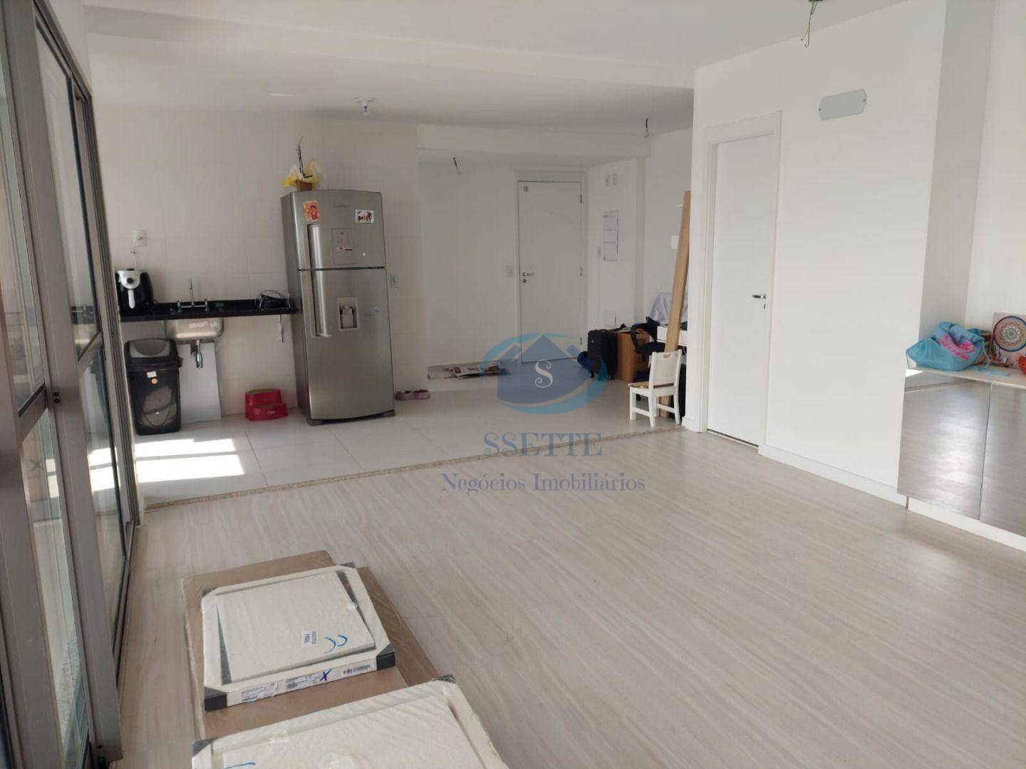 Apartamento à venda com 3 quartos, 160m² - Foto 1