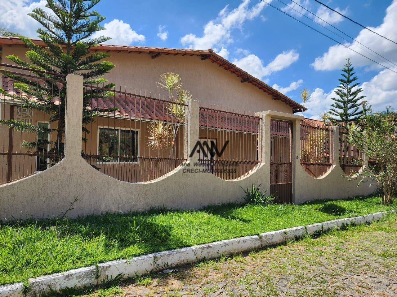 Casa de Condomínio à venda com 3 quartos, 1850m² - Foto 1