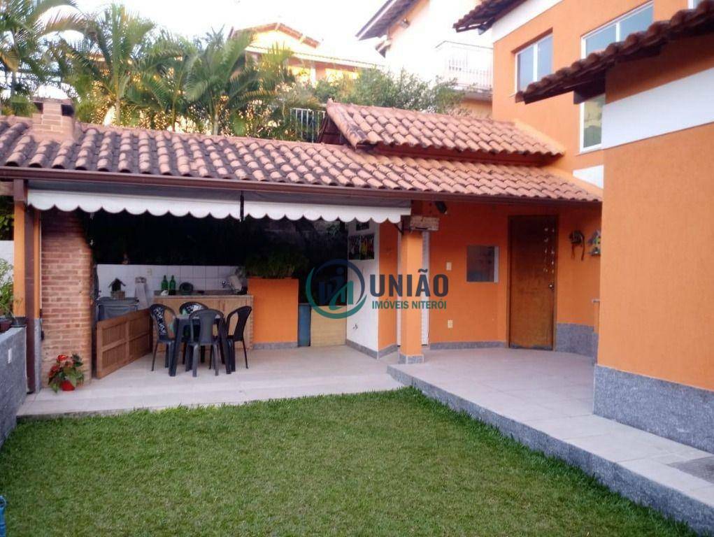 Casa de Condomínio à venda com 4 quartos, 227m² - Foto 2