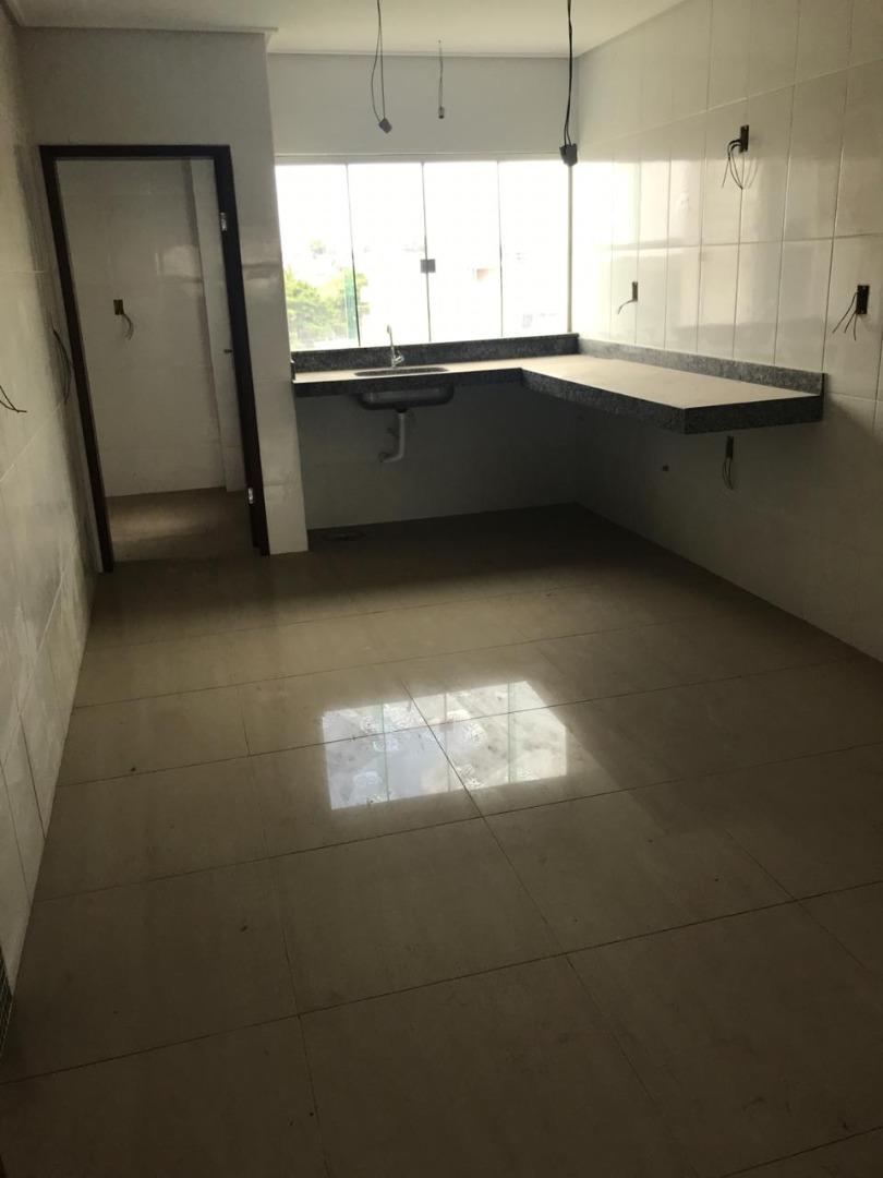 Apartamento à venda com 3 quartos, 110m² - Foto 1