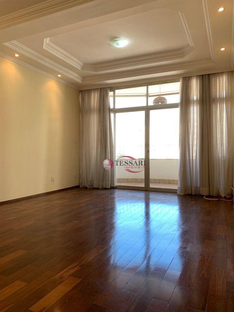 Apartamento à venda com 3 quartos, 185m² - Foto 1