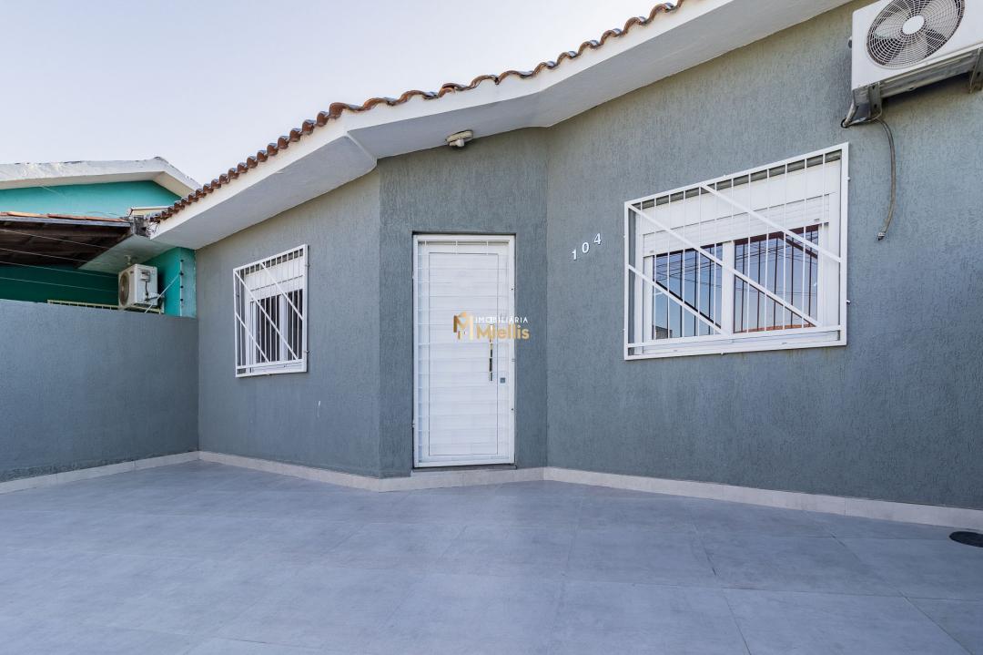 Casa à venda com 2 quartos, 80m² - Foto 2