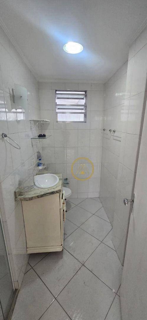 Apartamento para alugar com 3 quartos, 130m² - Foto 9