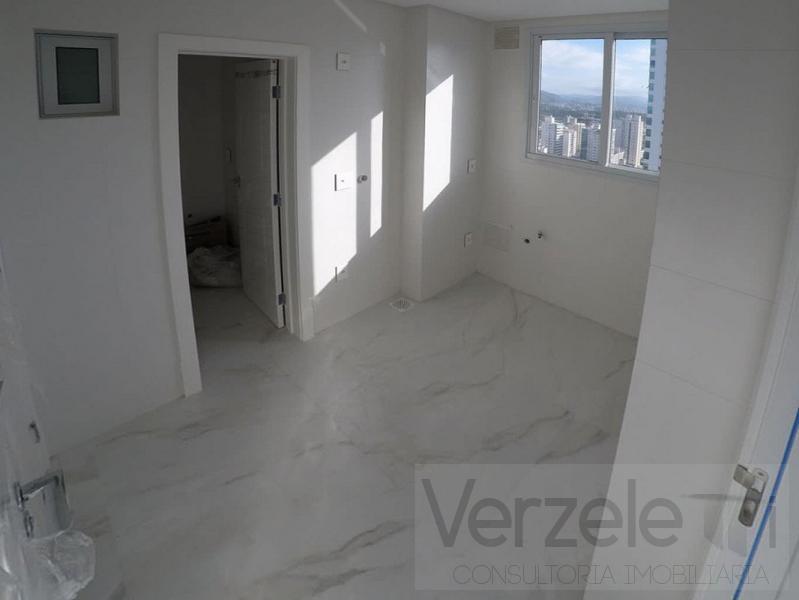 Apartamento à venda com 3 quartos, 151m² - Foto 11