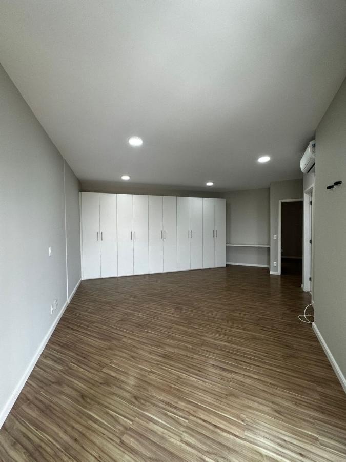 Apartamento para alugar com 3 quartos, 232m² - Foto 17