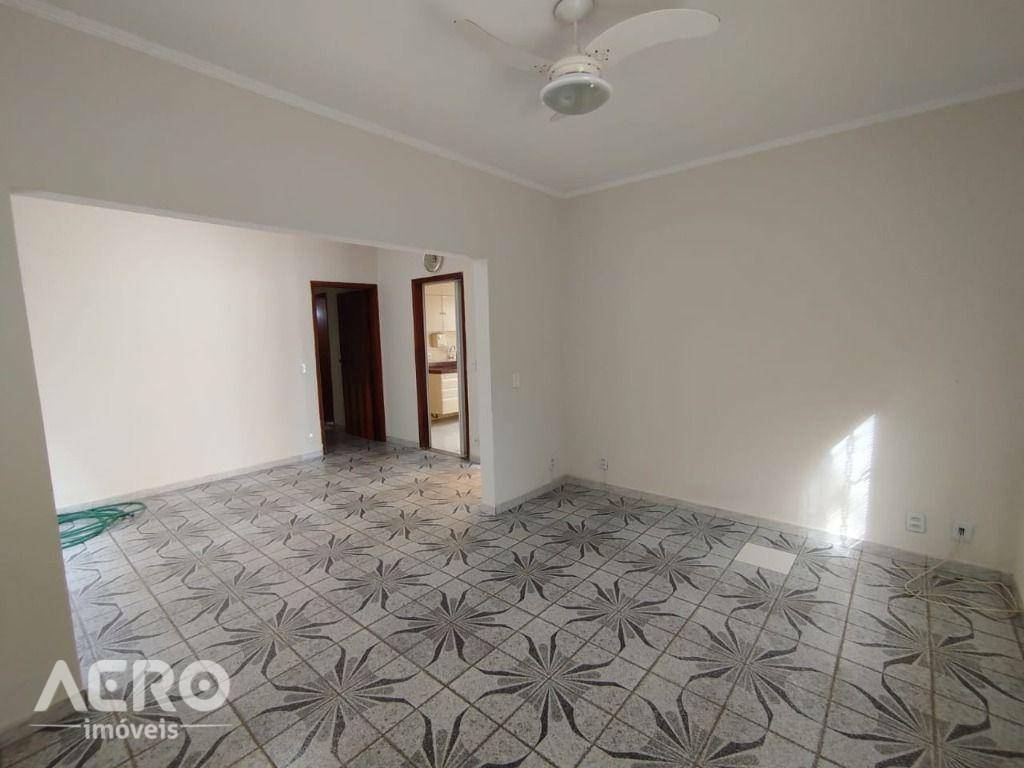 Casa para alugar com 3 quartos, 200m² - Foto 6