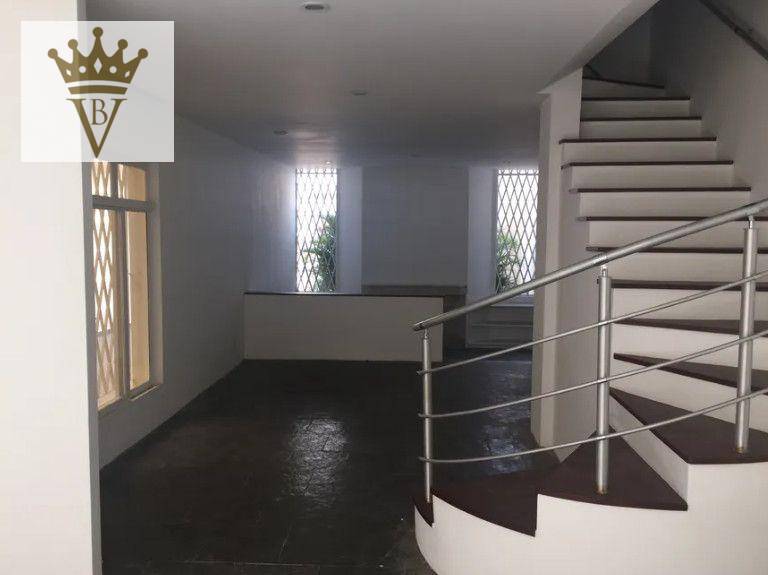 Sobrado à venda com 3 quartos, 234m² - Foto 1