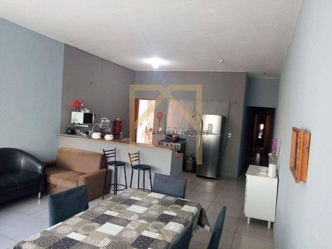 Casa à venda com 2 quartos, 80m² - Foto 1