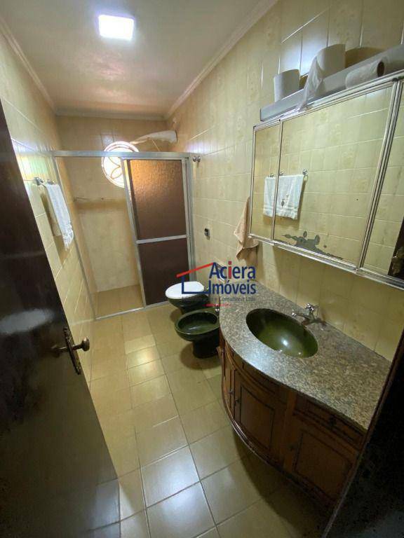 Casa de Condomínio para alugar com 5 quartos, 400m² - Foto 19