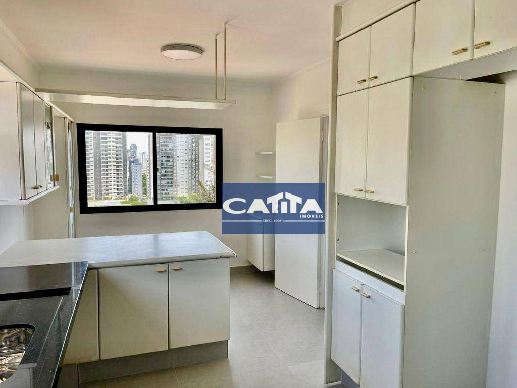 Apartamento à venda com 3 quartos, 197m² - Foto 2