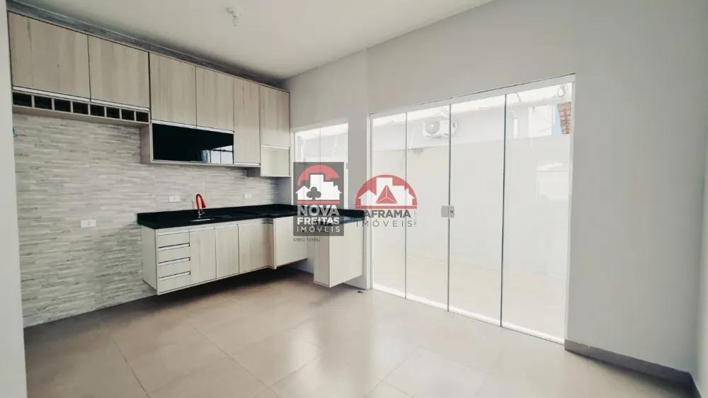 Casa à venda com 3 quartos, 180m² - Foto 2