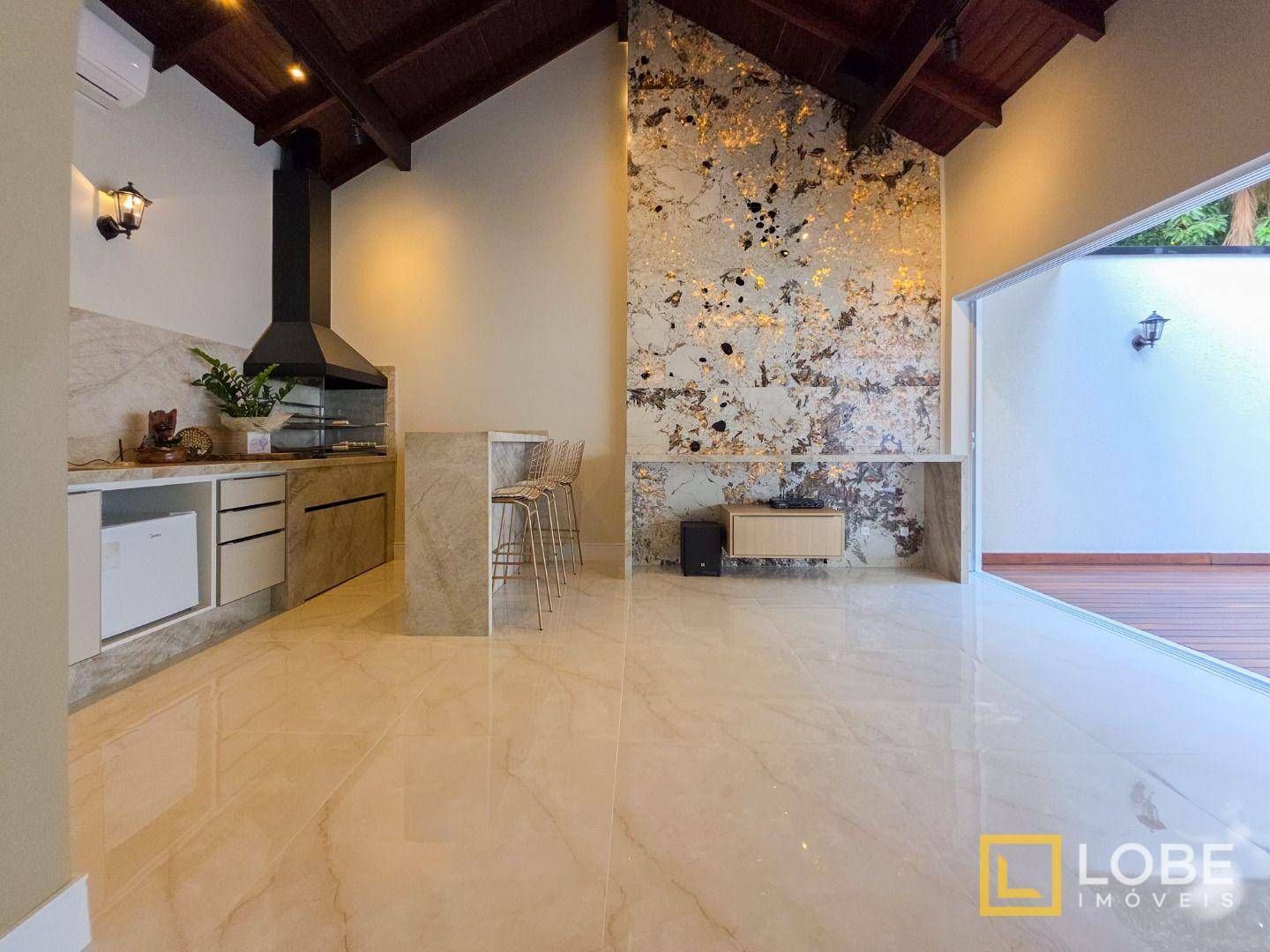 Casa à venda com 3 quartos, 330m² - Foto 7