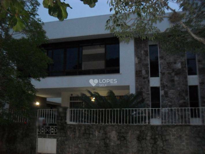 Casa, 3 quartos, 216 m² - Foto 1