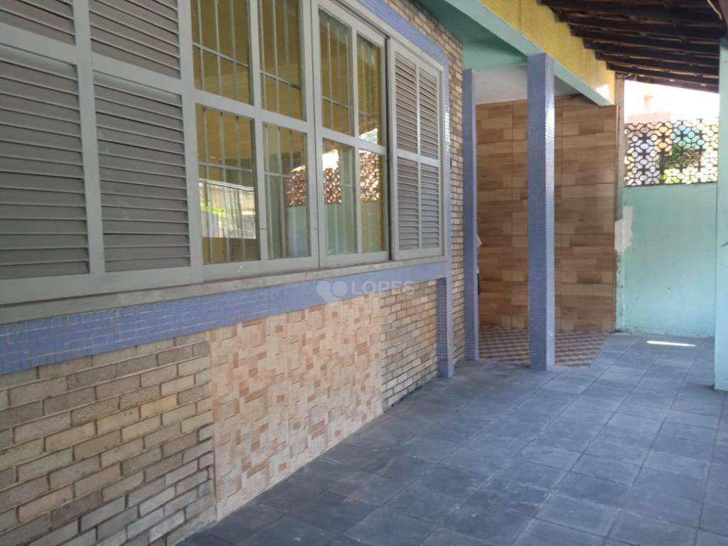 Casa à venda com 3 quartos, 300M2 - Foto 1