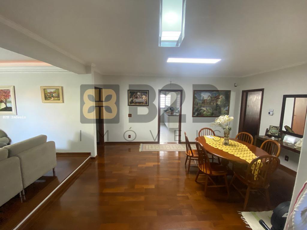 Casa à venda com 3 quartos, 328m² - Foto 5