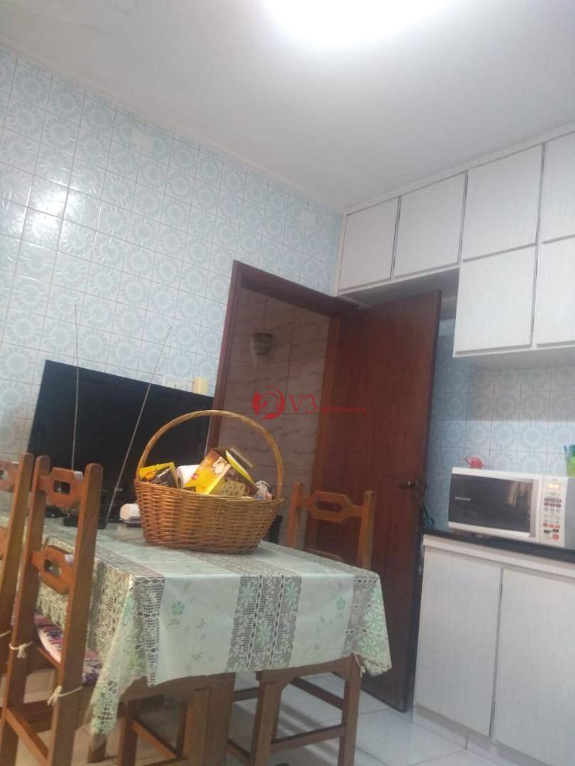 Sobrado à venda com 3 quartos, 220m² - Foto 1