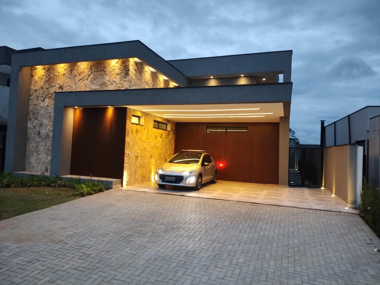 Casa de Condomínio à venda com 3 quartos, 243m² - Foto 1