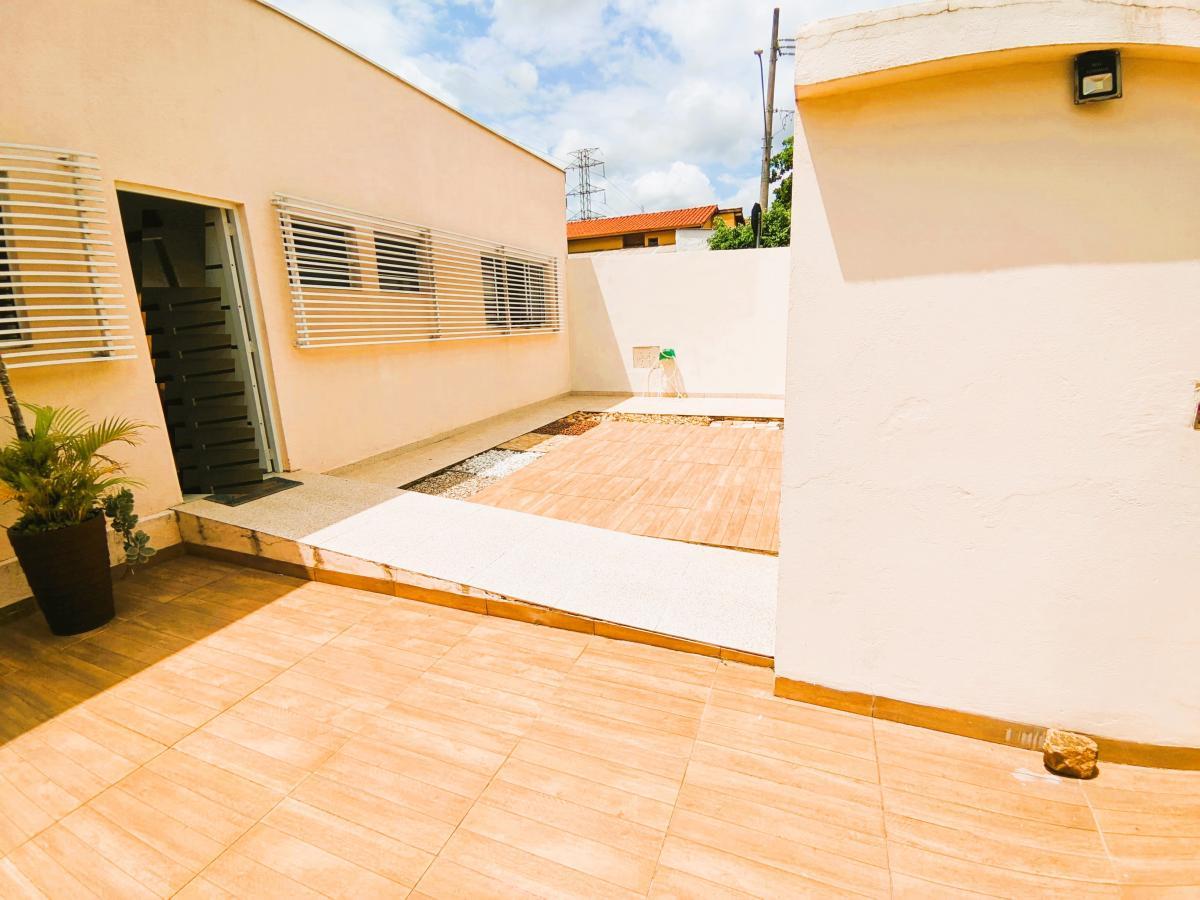 Casa para alugar com 3 quartos, 110m² - Foto 1