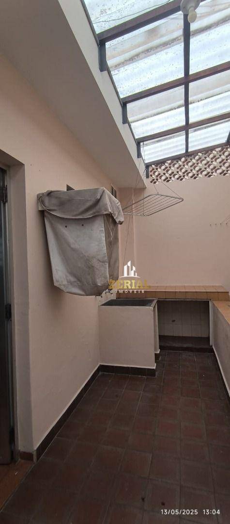Casa para alugar com 4 quartos, 290m² - Foto 12
