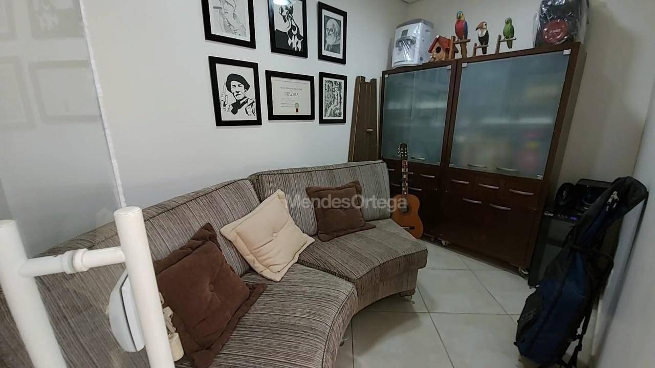 Casa de Condomínio à venda com 3 quartos, 220m² - Foto 4