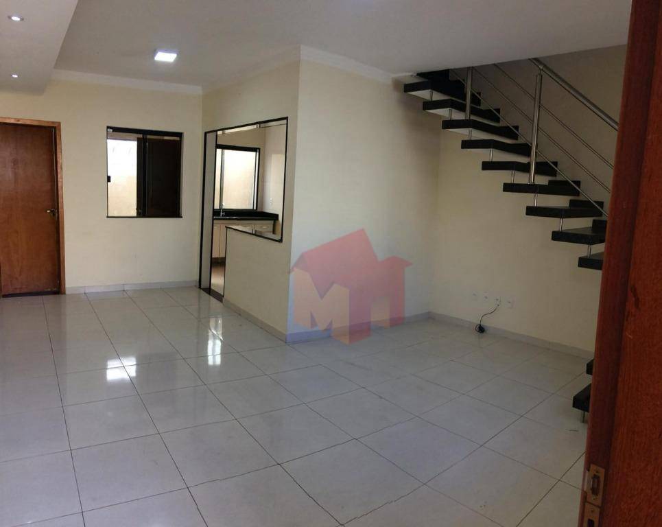 Casa à venda com 3 quartos, 120m² - Foto 1