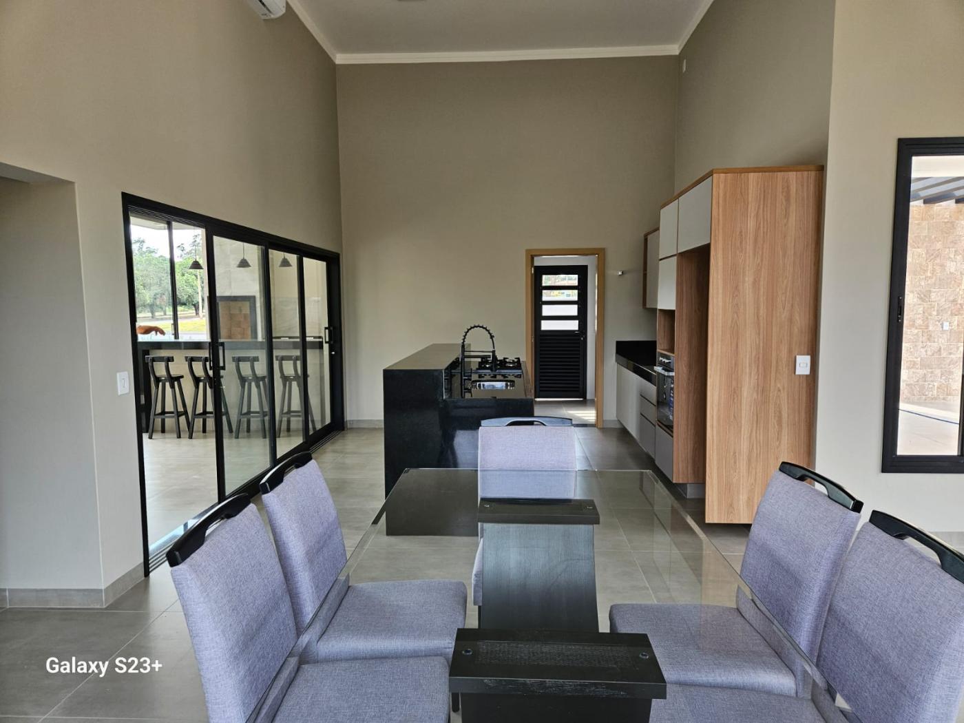 Casa de Condomínio à venda com 3 quartos, 243m² - Foto 3