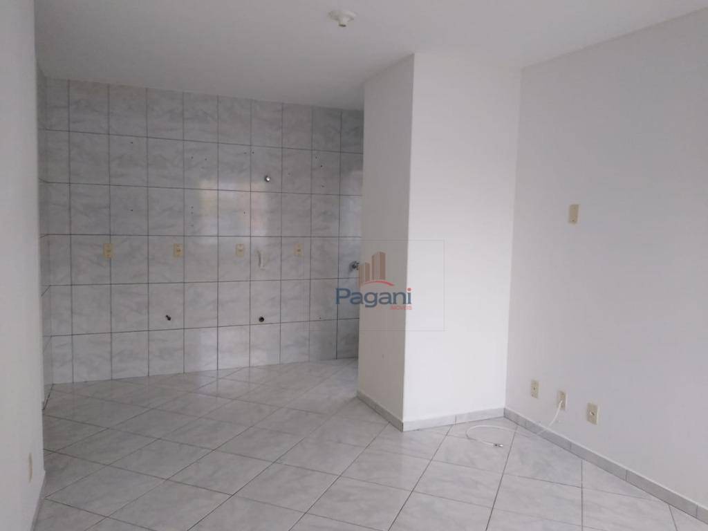 Apartamento para alugar com 2 quartos, 75m² - Foto 3