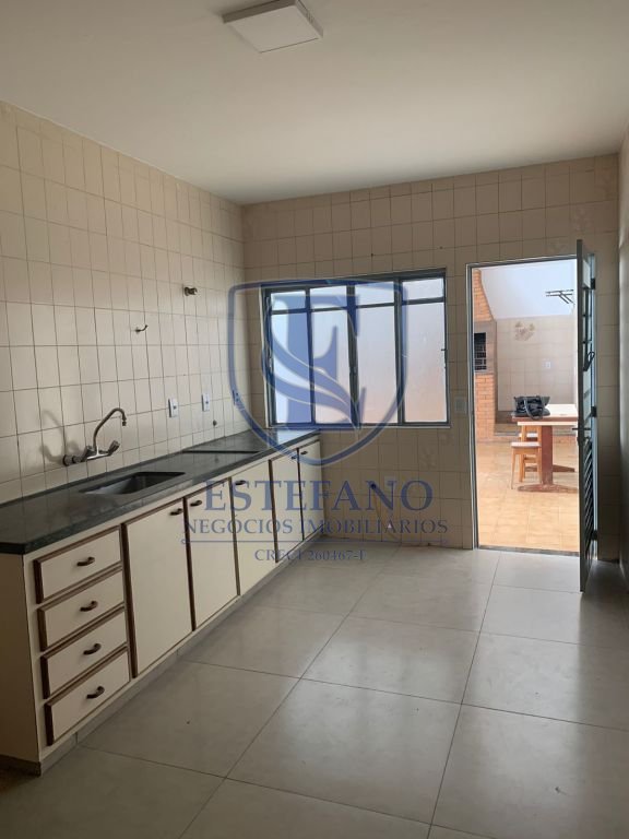 Casa à venda e aluguel com 2 quartos, 180m² - Foto 13