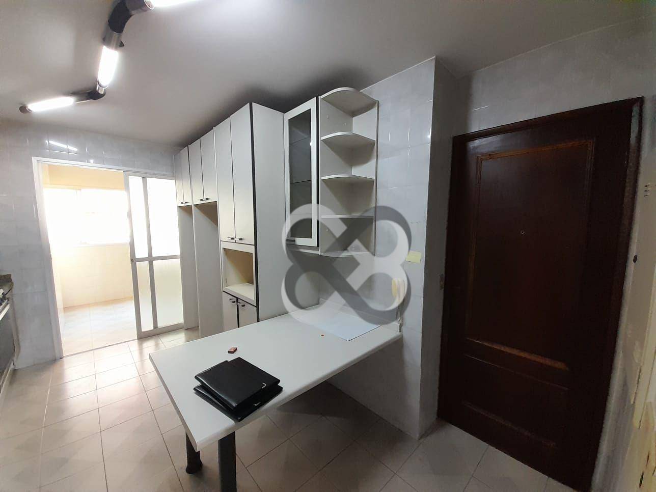 Apartamento à venda com 3 quartos, 140m² - Foto 11