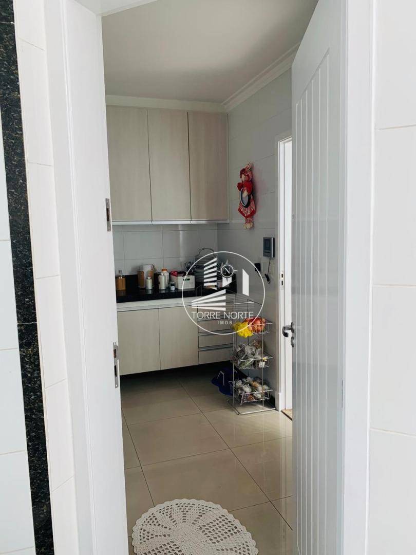 Sobrado à venda com 3 quartos, 200m² - Foto 8