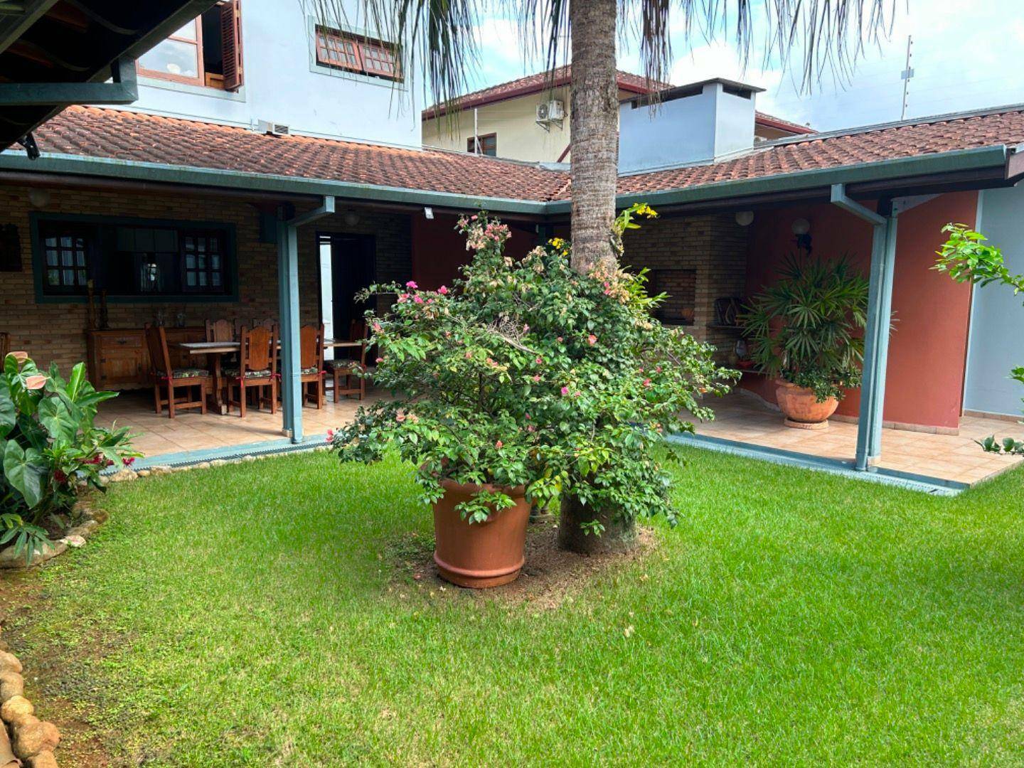 Casa à venda com 4 quartos, 450m² - Foto 17