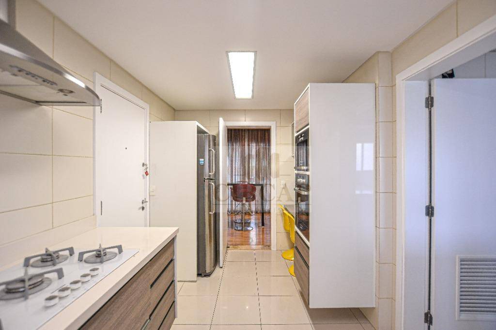 Apartamento à venda com 3 quartos, 223m² - Foto 11