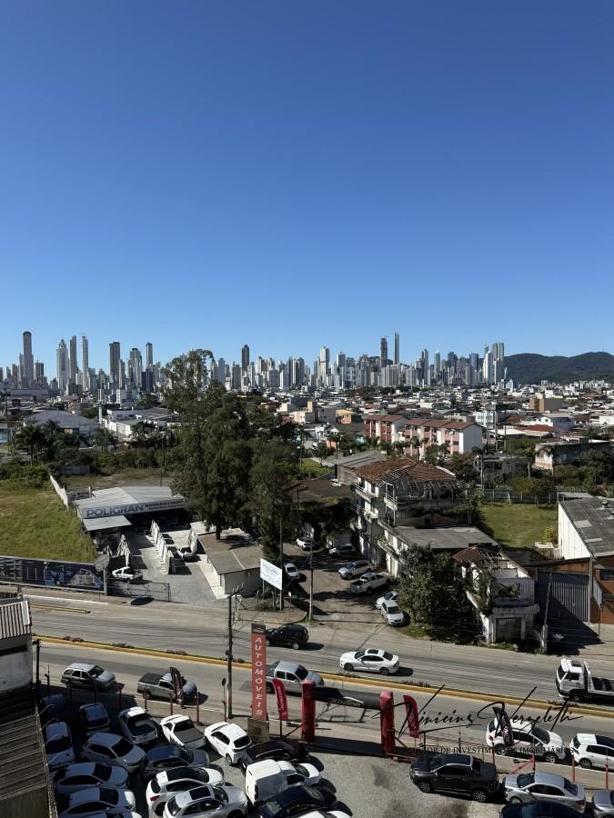 Apartamento à venda com 2 quartos, 78m² - Foto 2