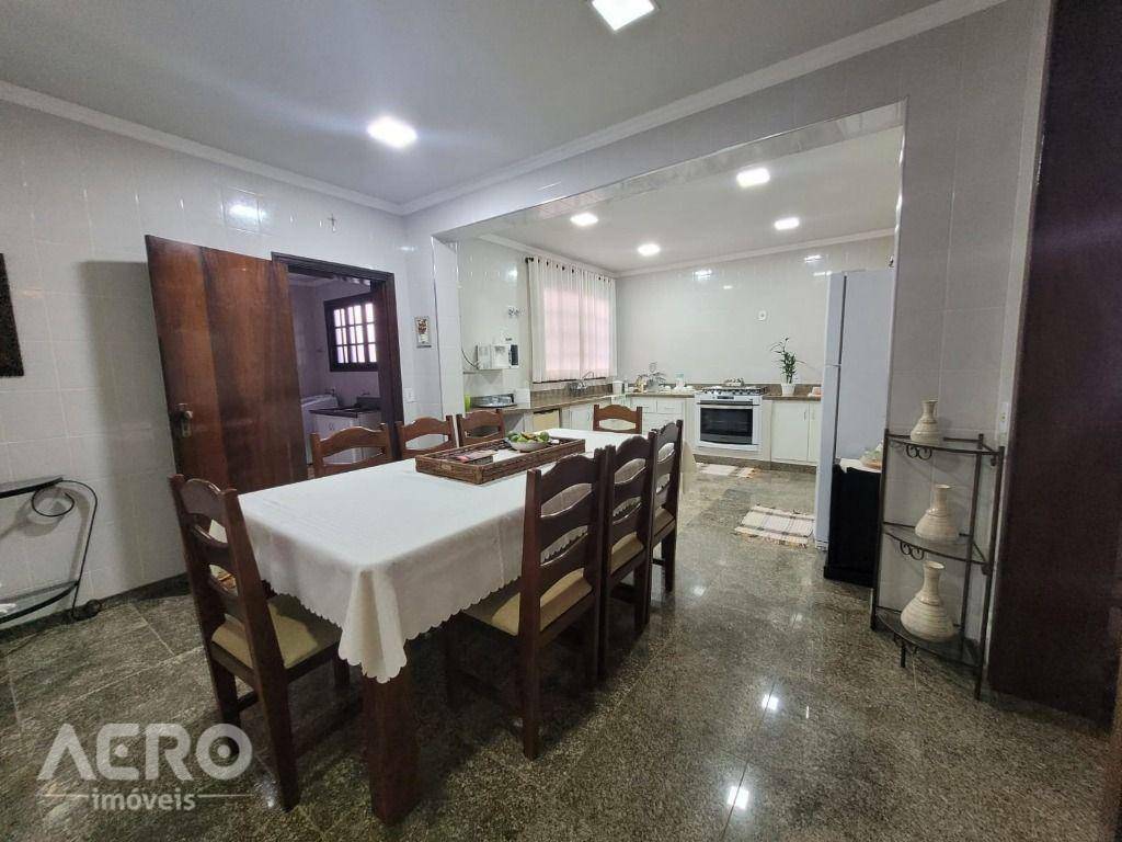 Casa à venda com 4 quartos, 363m² - Foto 57