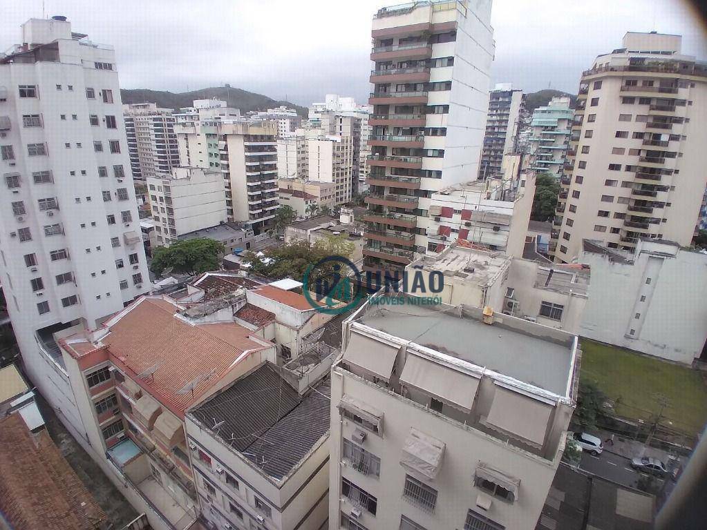 Apartamento à venda com 3 quartos, 140m² - Foto 1