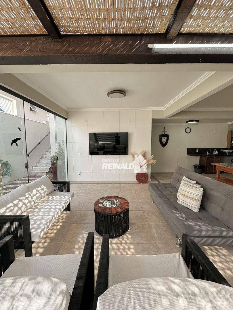 Casa de Condomínio à venda com 3 quartos, 181m² - Foto 1