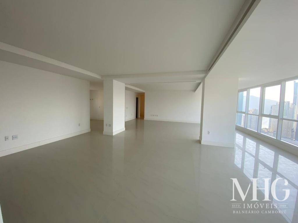 Apartamento à venda com 4 quartos, 293m² - Foto 4